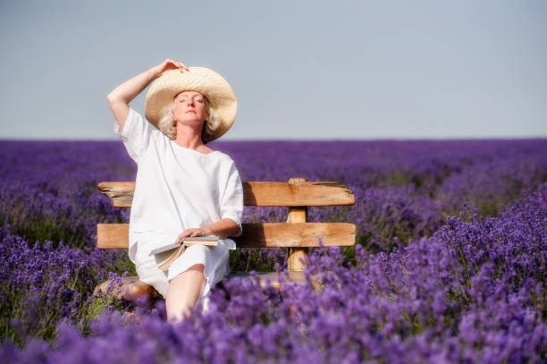 Gesichtsöl für sensible und gestresste Haut, Lavender Calm Face Oil mit beruhigender Wirkung, unterstützt die Hautbalance und wirkt entspannend auf das Nervensystem, ideale Pflege für empfindliche Haut und Abendroutine. Logo Sistas Care powered by Skincare Solutions